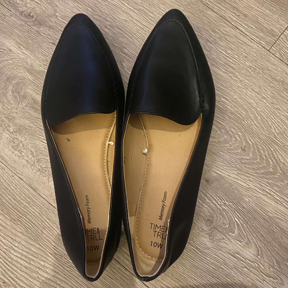 Black pointed toe flats— size 10 NWT